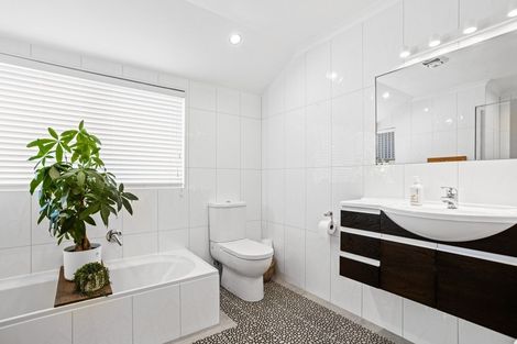 Photo of property in 6 Applemoors Way, Riverhead, 0820