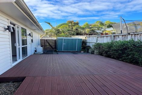 Photo of property in 74 Huntington Park Drive, Greenhithe, Auckland, 0632