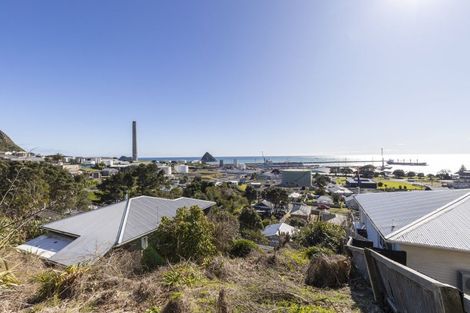 Photo of property in 15 Weston Street, Moturoa, New Plymouth, 4310