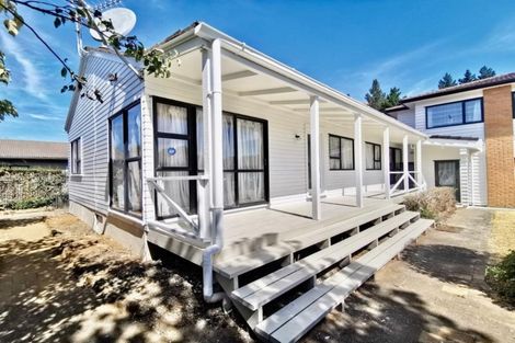 Photo of property in 1 Mark Edward Drive, Half Moon Bay, Auckland, 2012