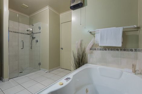 Photo of property in 209a One Tree Point Road, One Tree Point, 0118