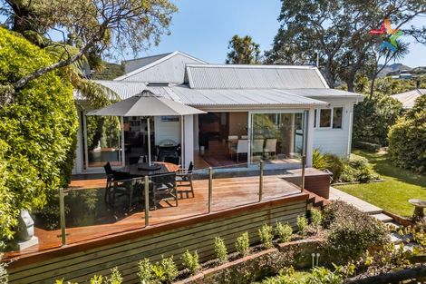 Photo of property in 100 Korokoro Road, Korokoro, Lower Hutt, 5012