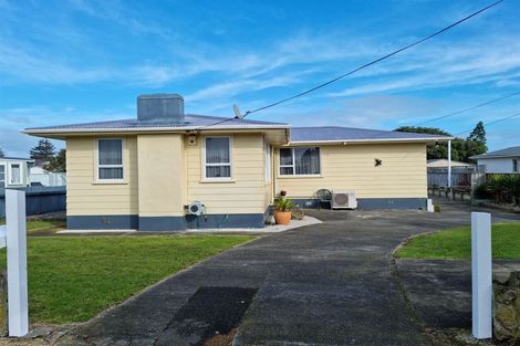 Photo of property in 17 Karaka Street, Castlecliff, Whanganui, 4501