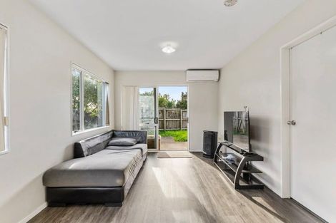 Photo of property in 9/242 Great North Road, Henderson, Auckland, 0612