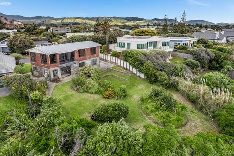 Photo of property in 71 Field Way, Waikanae Beach, Waikanae, 5036