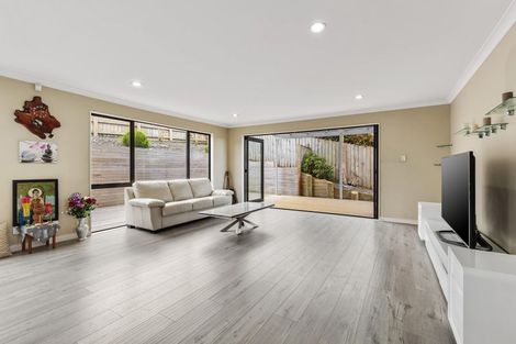 Photo of property in 12 Hilton Close, Fairview Heights, Auckland, 0632