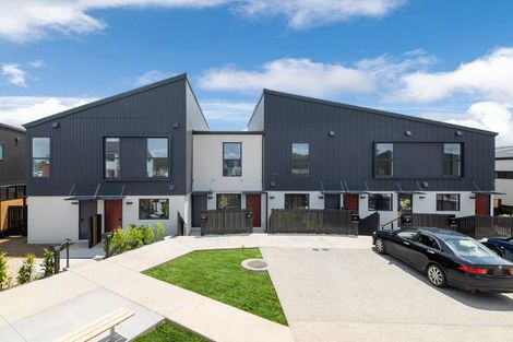 Photo of property in 2/1 Parapara Place, Albany, 0632