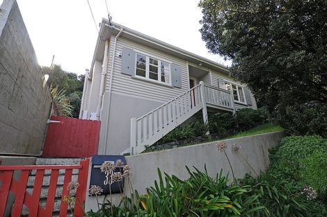 Photo of property in 33 Tio Tio Road, Miramar, Wellington, 6022