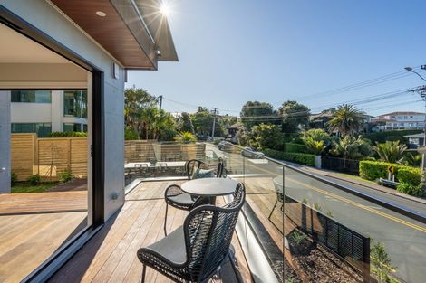 Photo of property in 2f Garner Place, Glenfield, Auckland, 0629