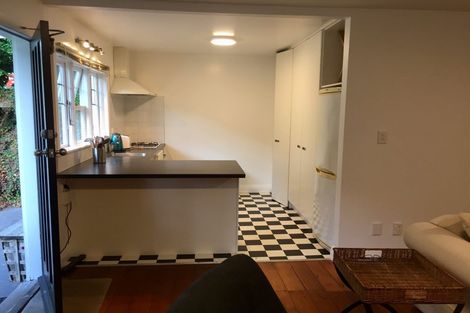 Photo of property in 2b Wilkinson Street, Oriental Bay, Wellington, 6011