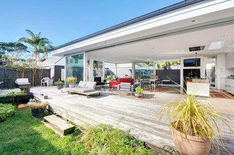 Photo of property in 2 Tainui Road, Devonport, Auckland, 0624