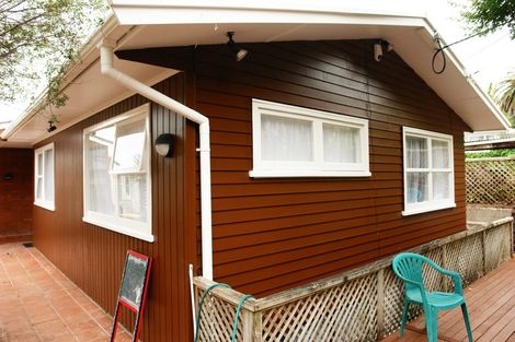 Photo of property in 21 Lake Road, Northcote, Auckland, 0627