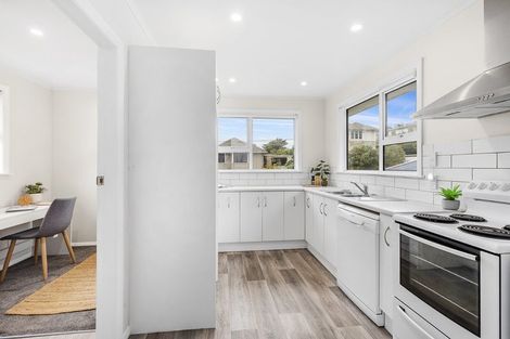 Photo of property in 11 Wakefield Terrace, Tawa, Wellington, 5028