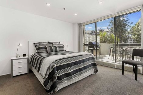 Photo of property in 175h Hurstmere Road, Takapuna, Auckland, 0622