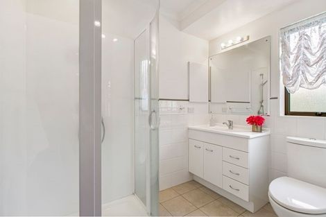 Photo of property in 15 Carisbrook Crescent, Papakura, 2110