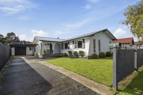 Photo of property in 11 Gemstone Drive, Birchville, Upper Hutt, 5018