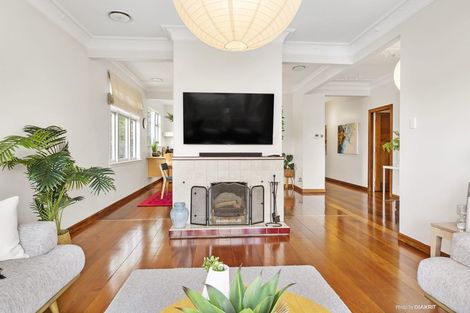 Photo of property in 7 Knoll Street, Island Bay, Wellington, 6023