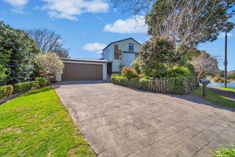 Photo of property in 4 Sequoia Grove, Merrilands, New Plymouth, 4312