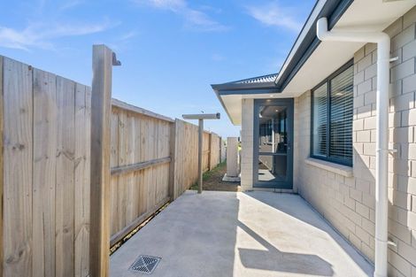 Photo of property in 77 Kaurinui Crescent, One Tree Point, 0118