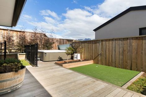 Photo of property in 15 Leicester Street, Jacks Point, 9371