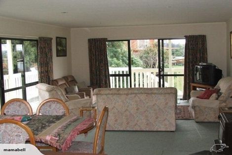 Photo of property in 17 Reeves Road, Acacia Bay, Taupo, 3330