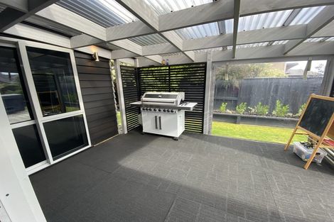 Photo of property in 6 Chestnut Close, Kelvin Grove, Palmerston North, 4414