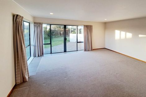 Photo of property in 18 Sharples Place, Somerville, Auckland, 2014