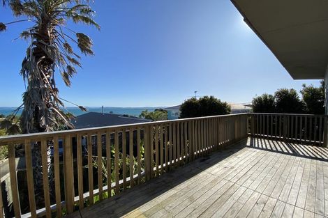 Photo of property in 1412 Whangaparaoa Road, Army Bay, Whangaparaoa, 0930
