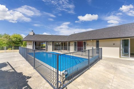 Photo of property in 5 Cameron Drive, Acacia Bay, Taupo, 3385