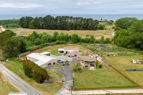 Photo of property in 2195 Waimarama Road, Waimarama, Havelock North, 4294