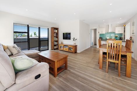 Photo of property in 81b William Bayes Place, Red Beach, 0932