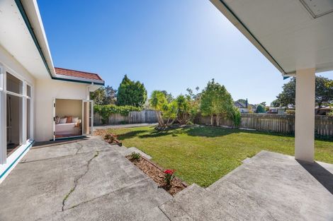 Photo of property in 16 College Street, Awapuni, Palmerston North, 4412