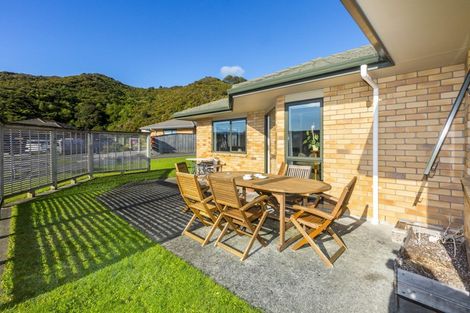 Photo of property in 4 Beaufort Close, Kingsley Heights, Upper Hutt, 5018