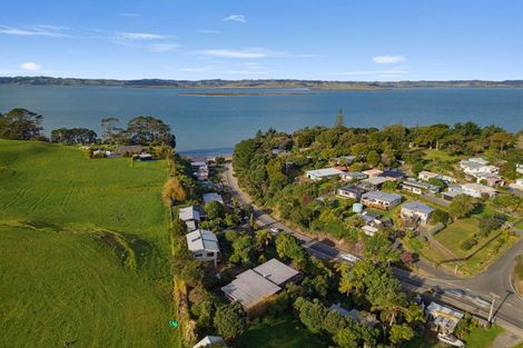 Photo of property in 20 Shelly Beach Road, Shelly Beach, Helensville, 0874