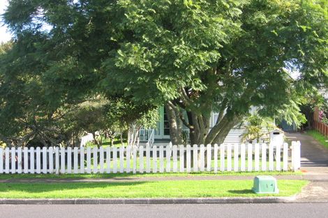Photo of property in 41 Churchill Avenue, Manurewa, Auckland, 2102