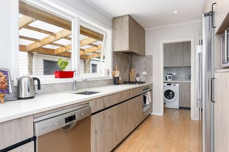 Photo of property in 36 Castleford Street, Green Bay, Auckland, 0604