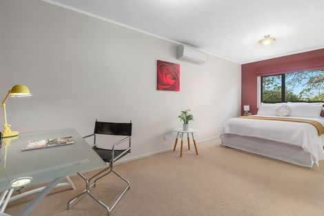 Photo of property in 6 Tasman Avenue, Henderson Valley, Auckland, 0614