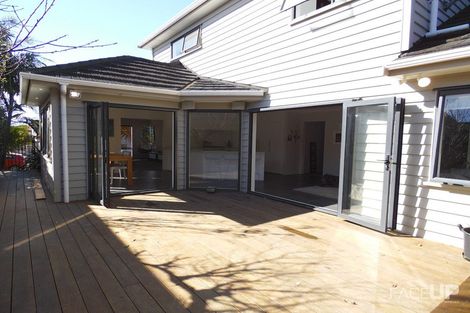 Photo of property in 7 Landmark Drive, Te Atatu Peninsula, Auckland, 0610