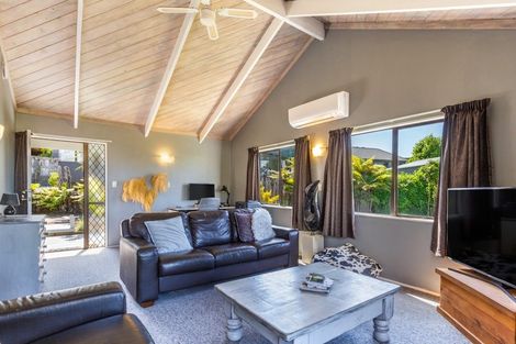 Photo of property in 18 Cherry Lane, Acacia Bay, Taupo, 3330