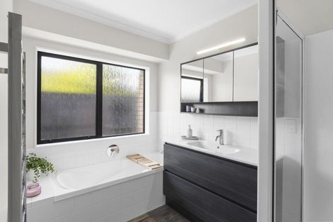 Photo of property in 28 Madison Street, Cambridge, 3434