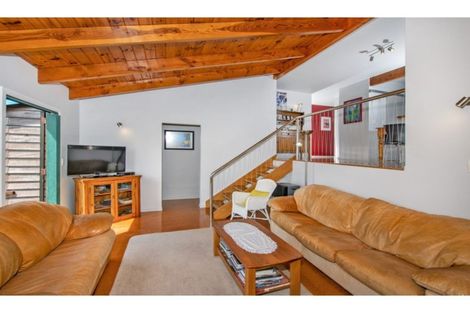 Photo of property in 25 Tapeka Road, Russell, 0202