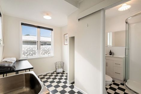 Photo of property in 1/40 Mahara Avenue, Birkenhead, Auckland, 0626