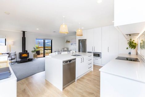 Photo of property in 23 Percy Kinsman Crescent, Riverstone Terraces, Upper Hutt, 5018