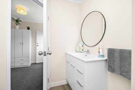 Photo of property in 2 Titiwai Place, Birkenhead, Auckland, 0626