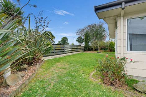 Photo of property in 1 Dunk Place, Milson, Palmerston North, 4414