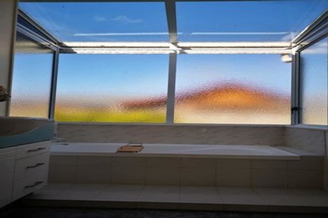 Photo of property in 2 Caesar Roose Drive, Glenview, Hamilton, 3206