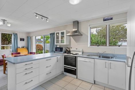 Photo of property in 2 Paretai Grove, Waikanae, 5036