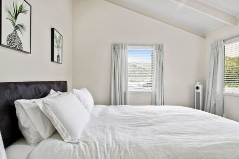 Photo of property in 1 Waiwera Place, Waiwera, Orewa, 0994