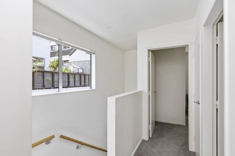 Photo of property in 4 Tiketike Way, Brooklyn, Wellington, 6021