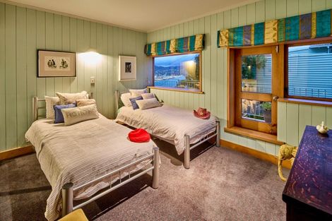 Photo of property in 76 The Crescent, Roseneath, Wellington, 6011